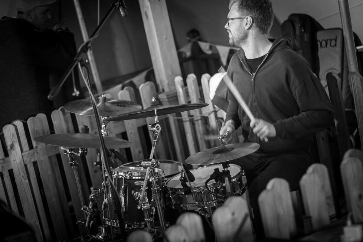 Monochrome photo of Matt Hartnell drumming